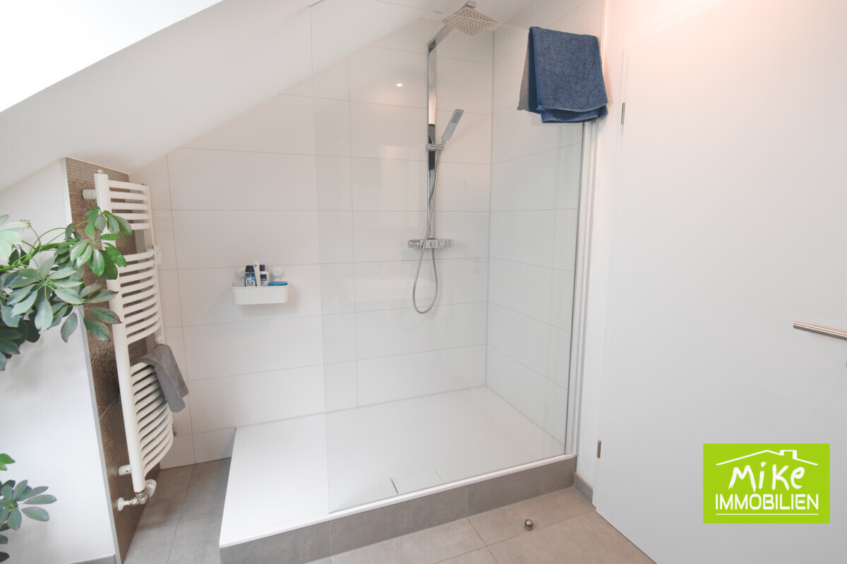 Große Regendusche