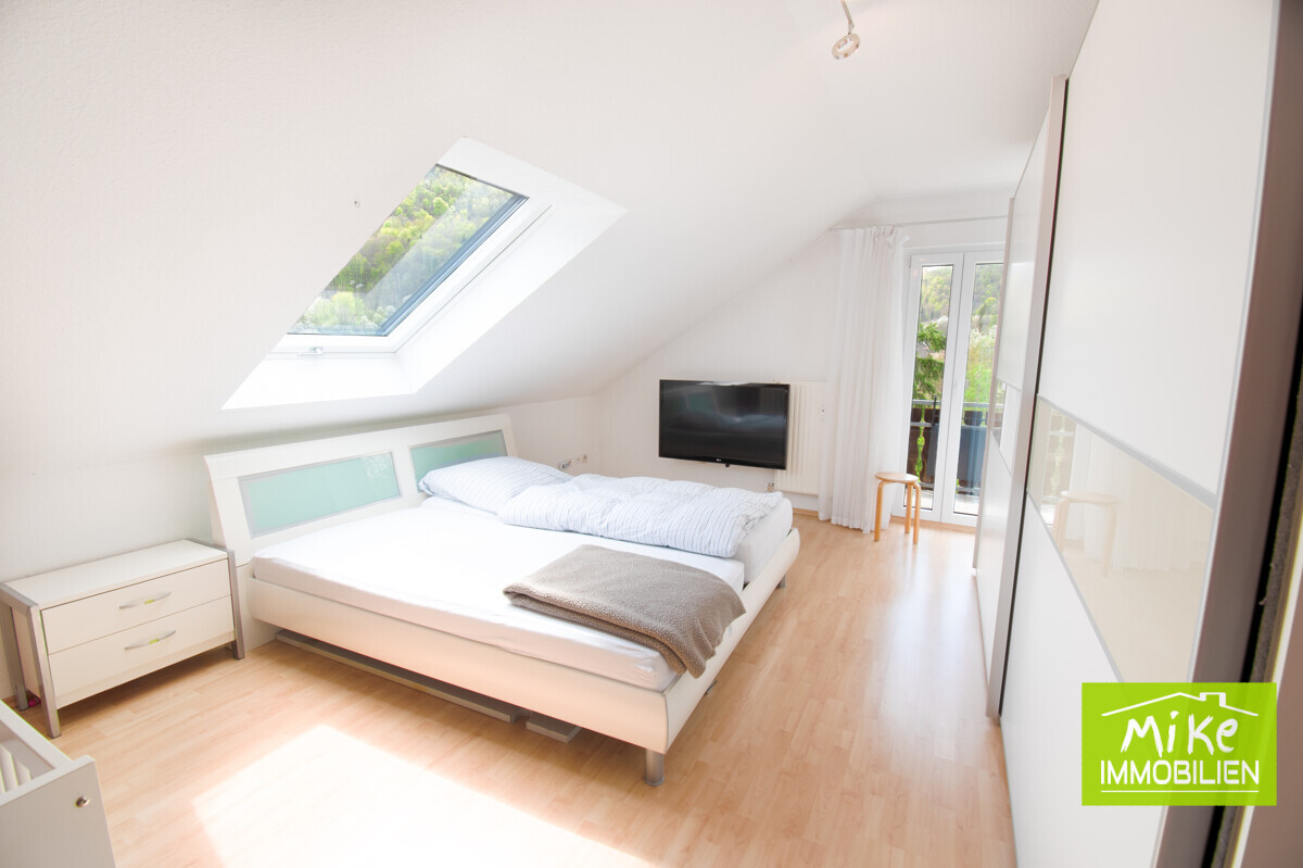 Schlafzimmer mit Balkonzugang