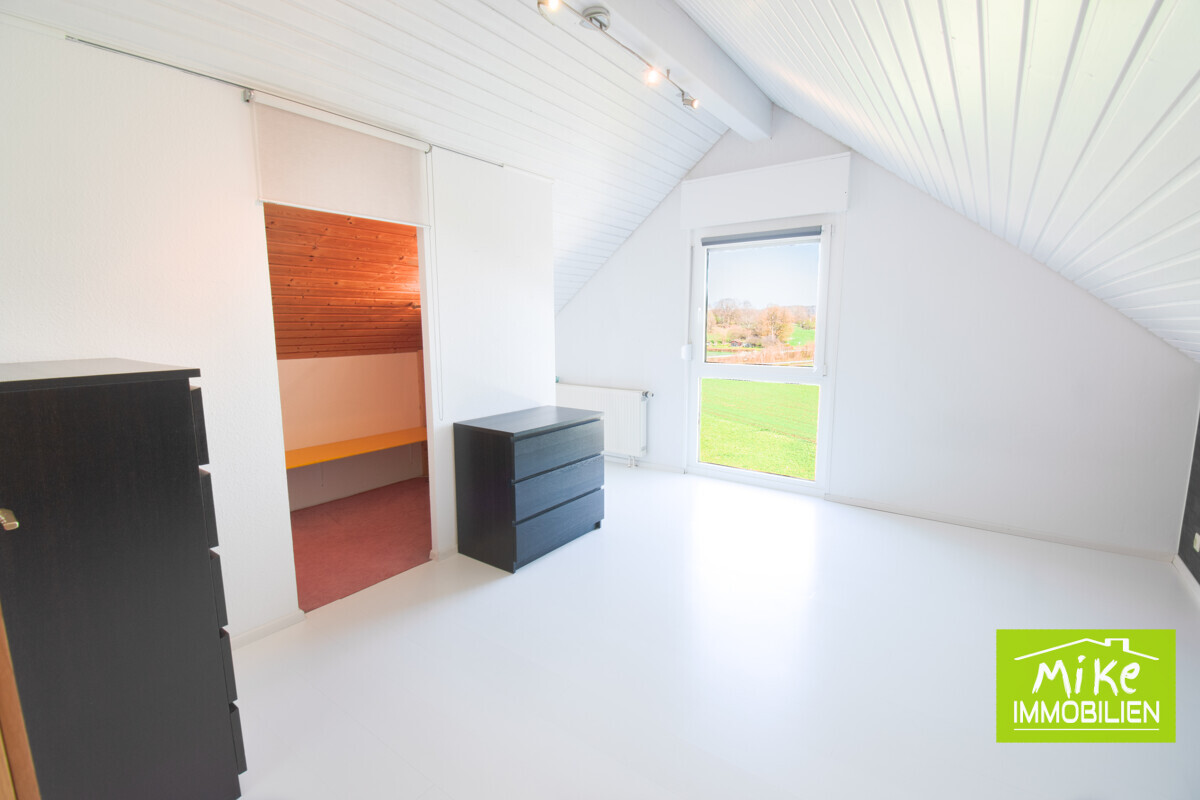 Schlafzimmer mit Ankleide im DG