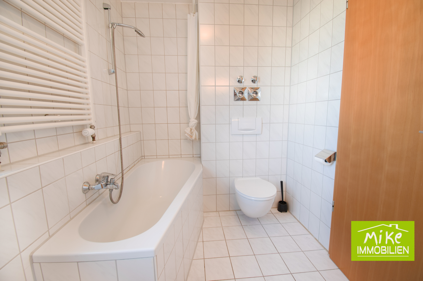 Badezimmer mit Badewanne
