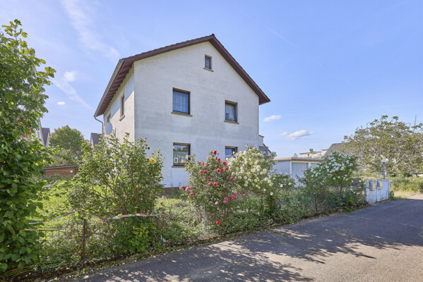 Zweifamilienhaus mit großzügigem Grundstück in Weinheim-Lützelsachsen