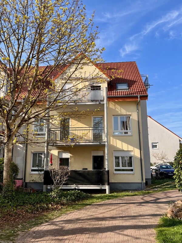 3-Zimmerwohnung mit Südbalkon und 2 Stellplätzen – Bild 1