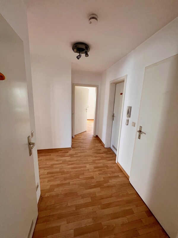 3-Zimmerwohnung mit Südbalkon und 2 Stellplätzen – Bild 2