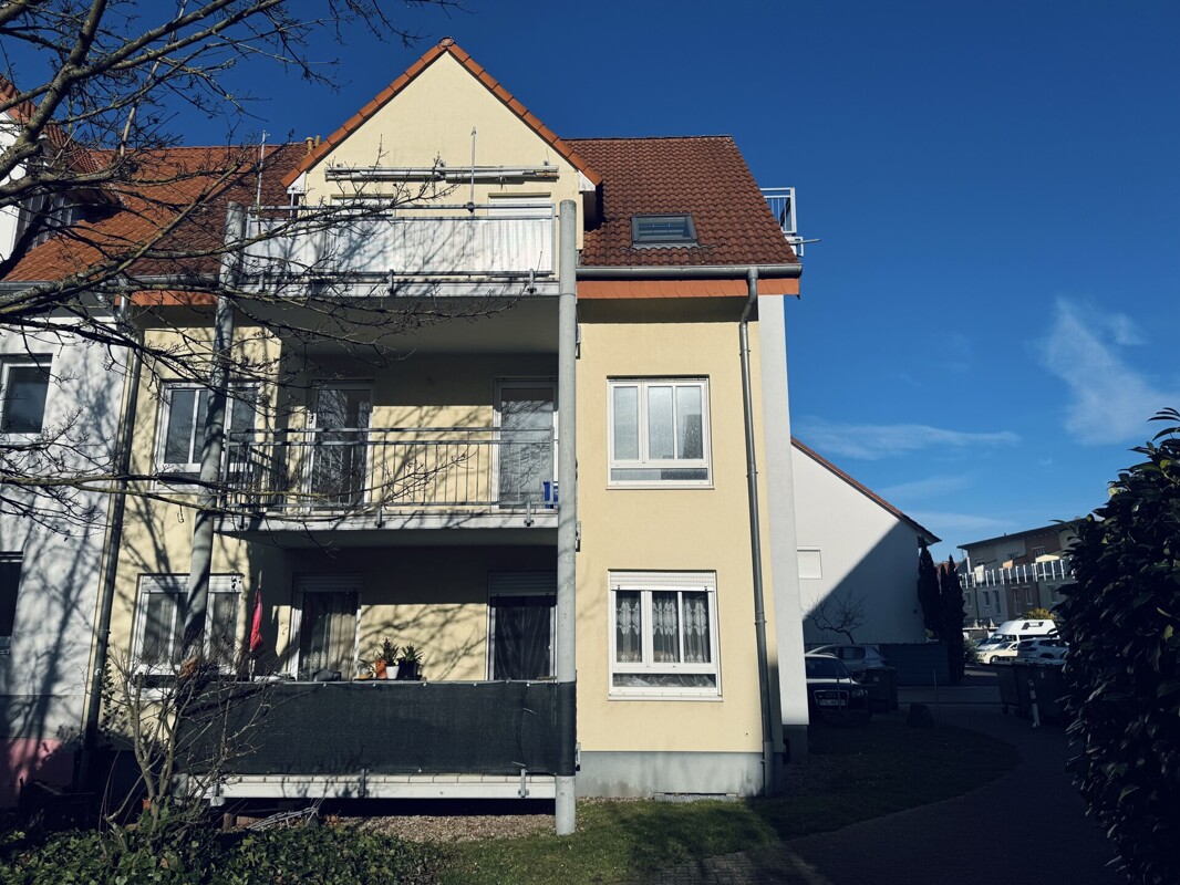 Helle 4-Zimmer-Maisonette mit Südausrichtung, 2 Balkonen & TG-Stellplätzen – Bild 1