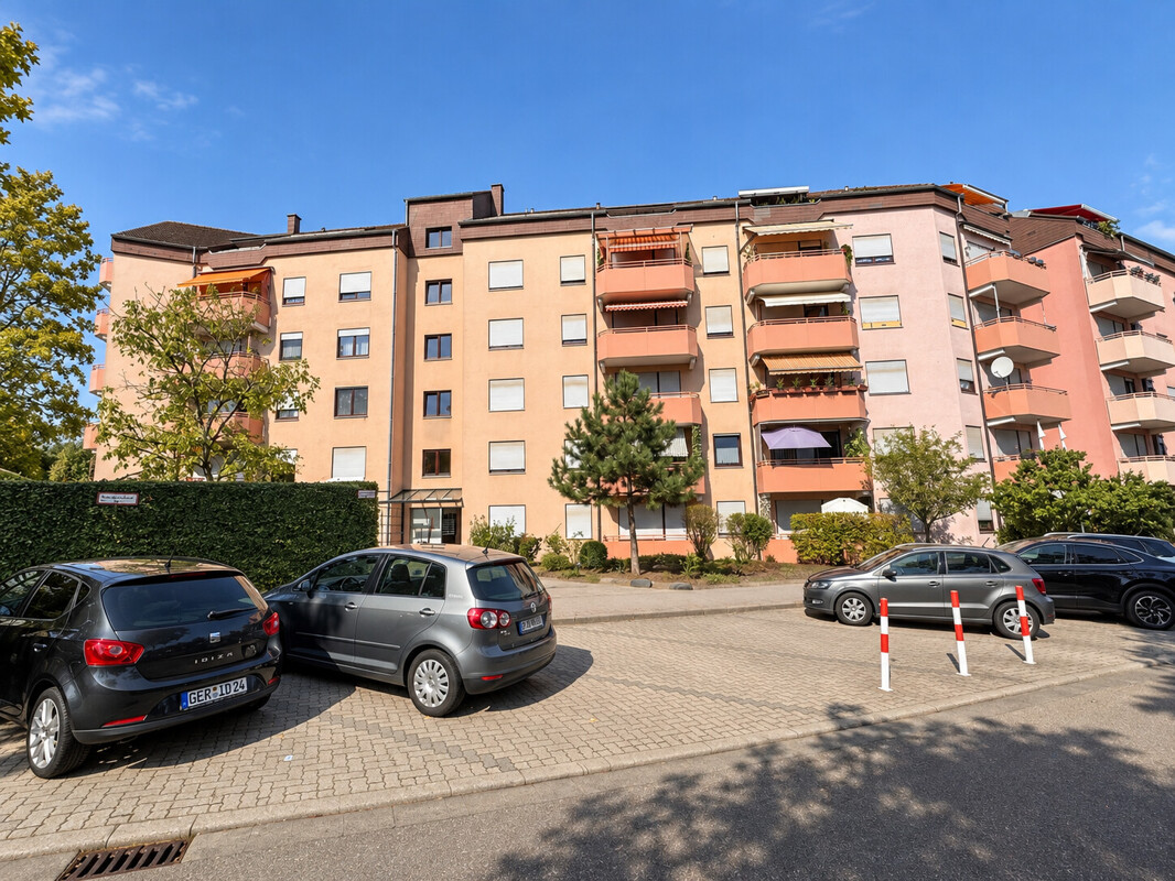 Gut geschnittene 2-Zimmer-Wohnung
mit Balkon und Tiefgaragenstellplatz – Bild 1