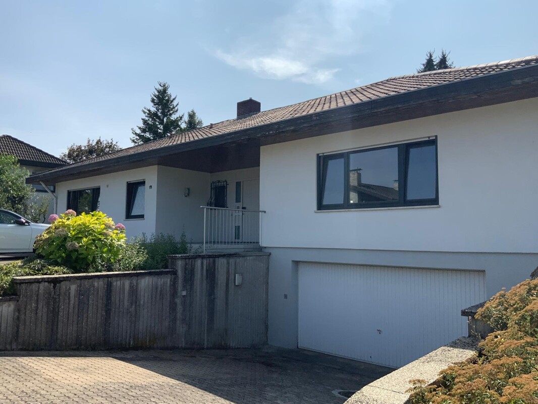 Freistehendes Einfamilienhaus mit Wohlfühlcharakter und viel Potenzial – Bild 1