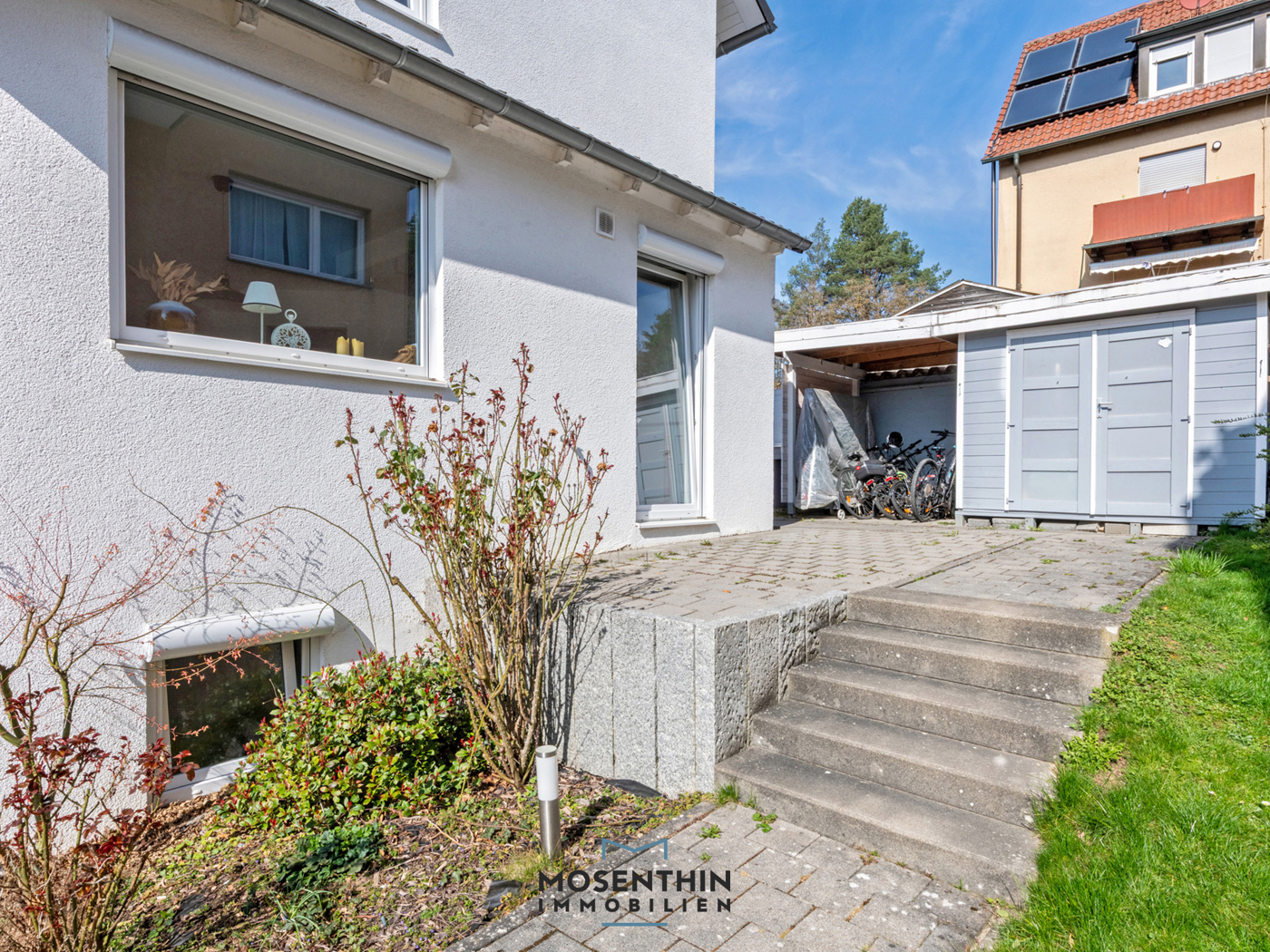 Weg ums Haus