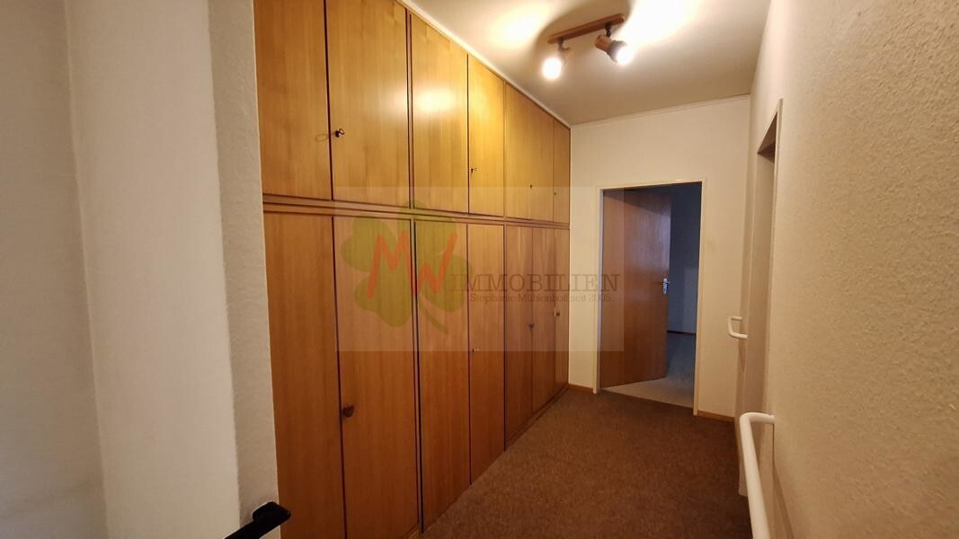 Flur mit E-Schrank