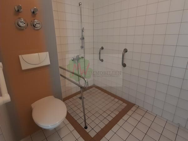 Duschbad-einer änhlichen Wohnung