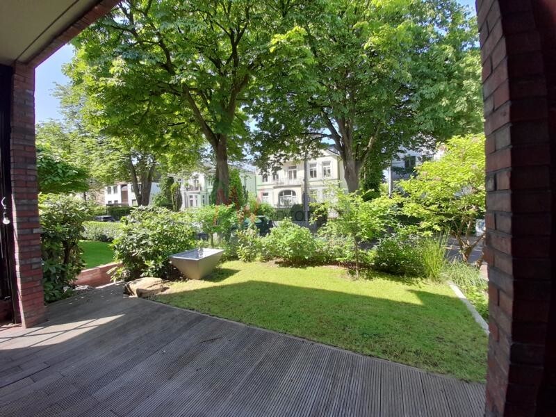 Terrasse und Garten 1