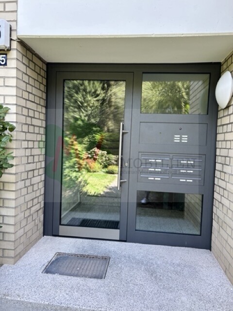 Neue Haustür und Klingelanlage