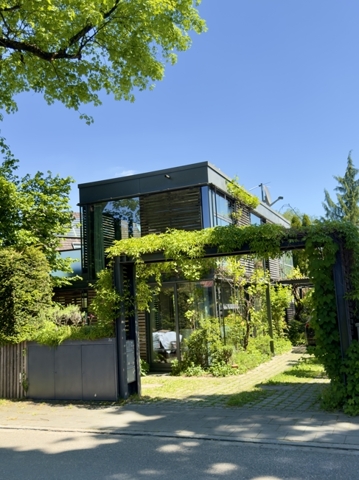 zentral und privat