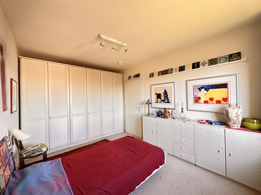 Schlafzimmer mit Einbauschrank