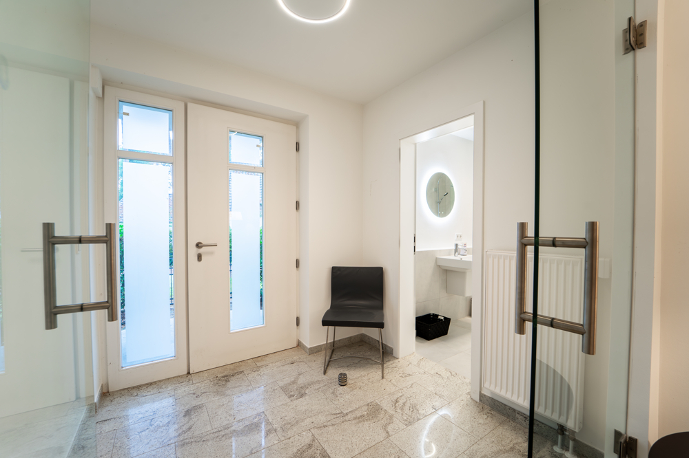 Großzügiger Eingangsbereich der Einliegerwohnung