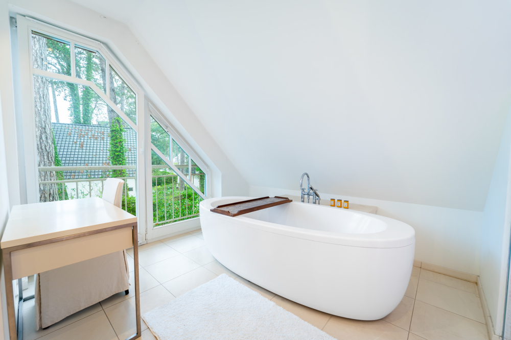 Freistehende Wanne im Masterbad