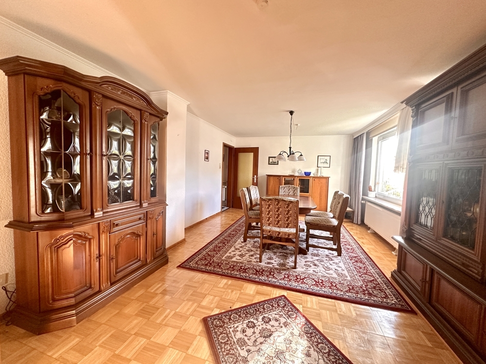 Geräumiges Esszimmer