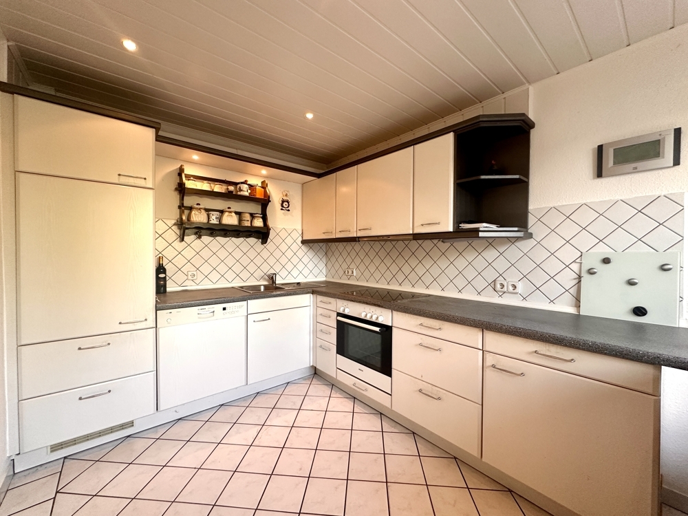 Wohnküche mit heller EBK