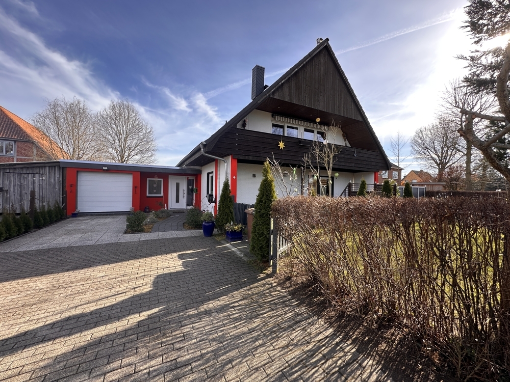 Großzügige Zufahrt zum Haus