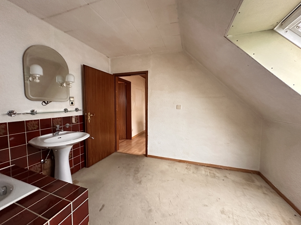 sanierungsbed. Bad im DG