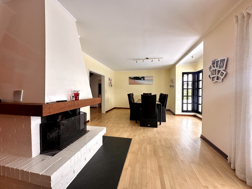 Gemütlicher Wohnbereich mit Kamin