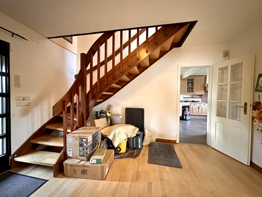 Flur im Erdgeschoss mit Aufgang ins DG