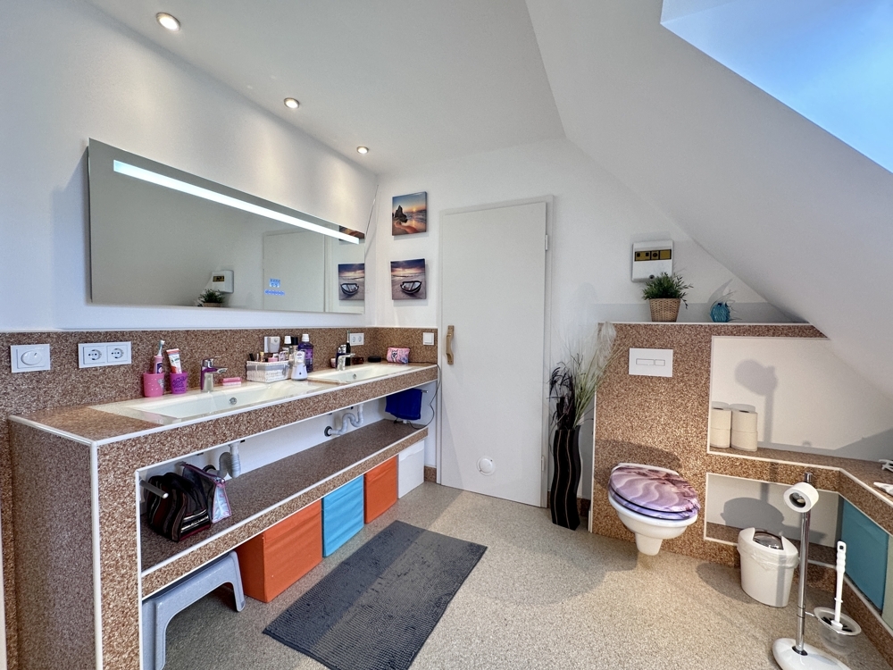 Modernes Vollbad mit Sauna