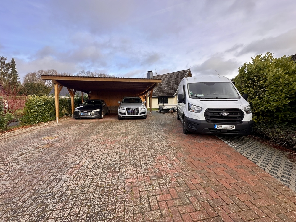 Stellplätze und Carport