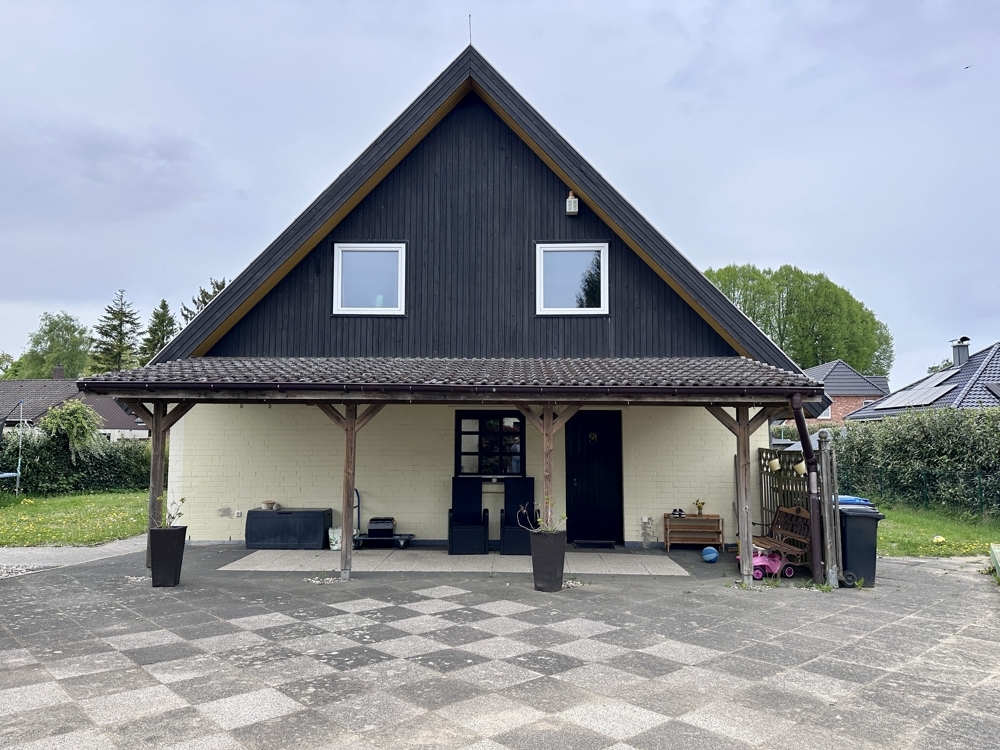 Überdachte Terrasse für sonnige Stunden
