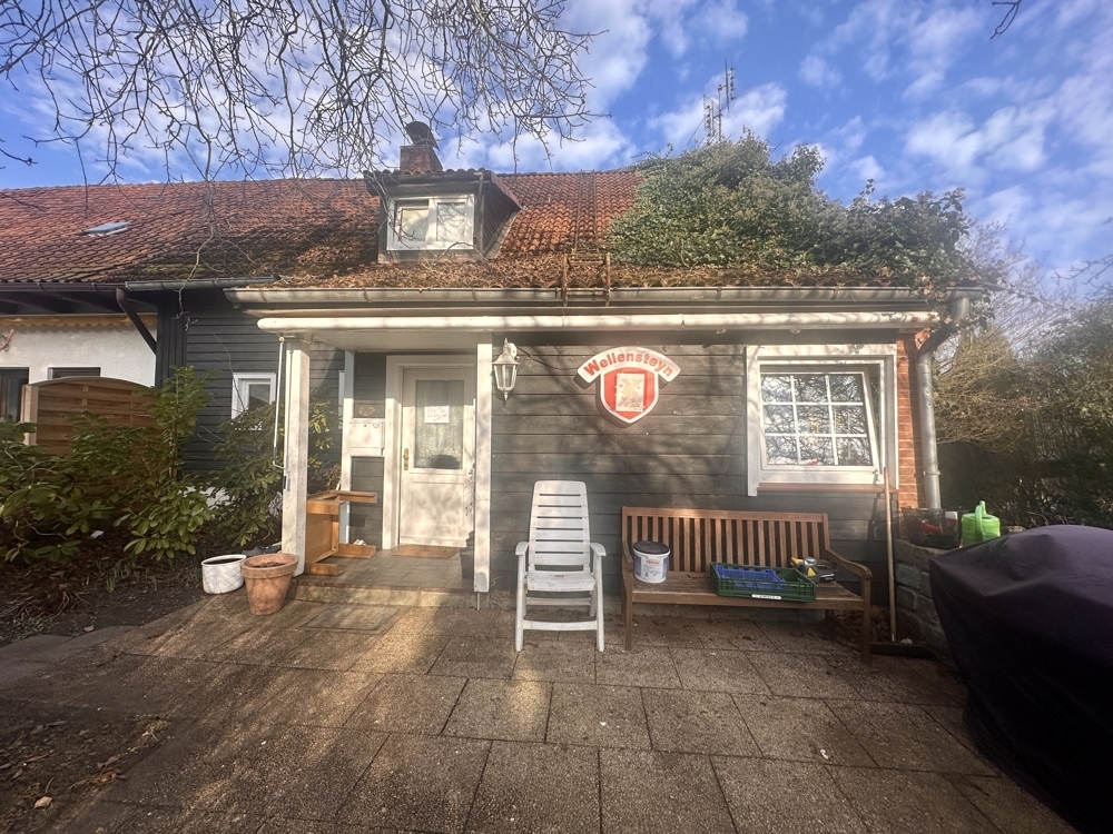 Rückwärtiger Bereich des Hauses mit Terrasse
