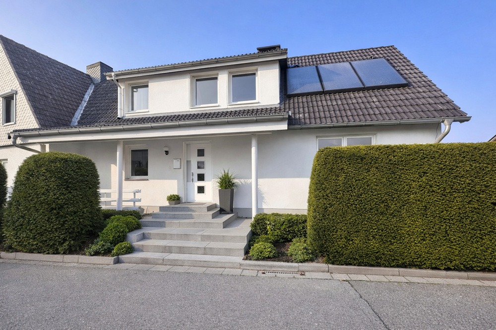 KI-generiert Nachherfoto Eingang