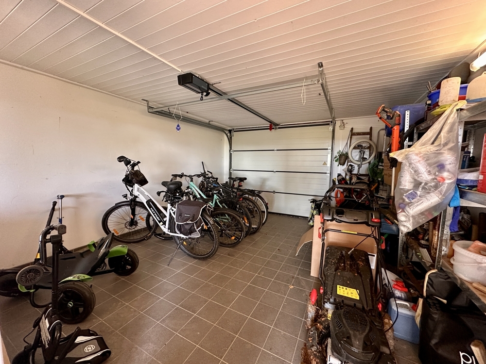 Garage mit elektrischen Tor