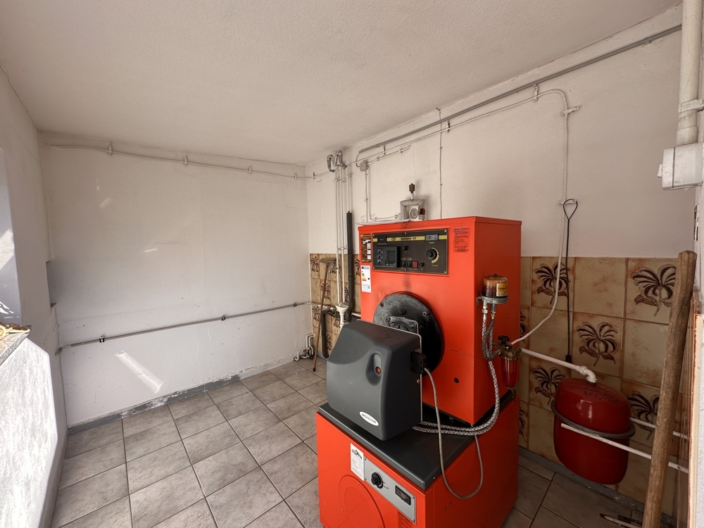 Heizungsraum mit Waschmaschinenanschluss