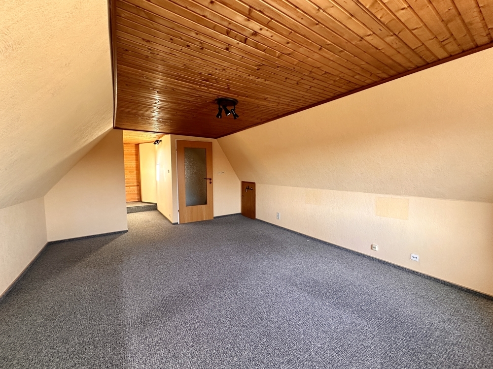 Schlafzimmer mit Ankleideraum