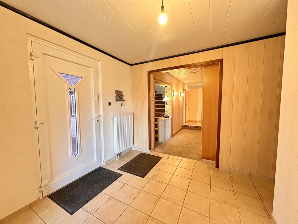 Eingangsbereich Blick in Flur Treppenhaus