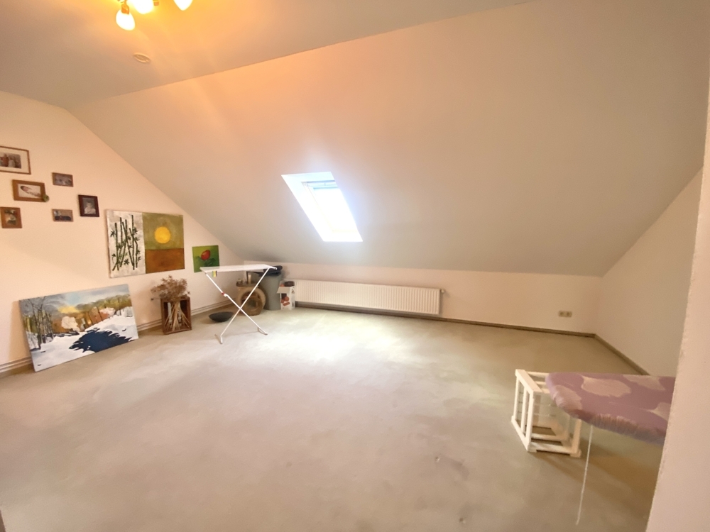 gr. ausgebautes Zi. im DG