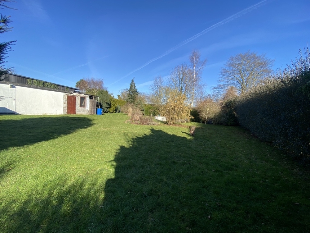 quardratisches Rasengrundstück