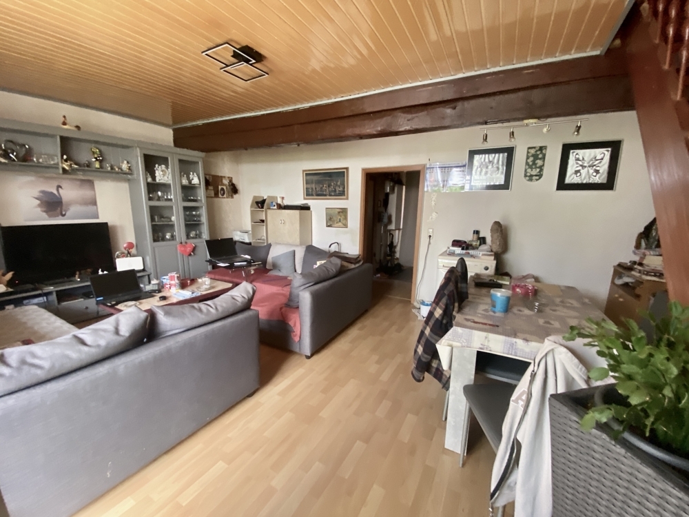 Wohn- und Esszimmer mit Zugang zur Terrasse