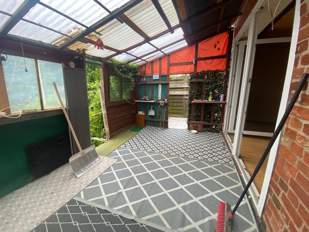 Praktische, überdachte Terrasse