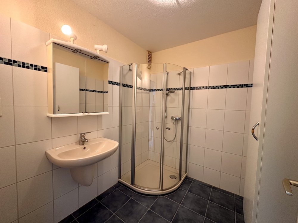 Modernes Duschbad