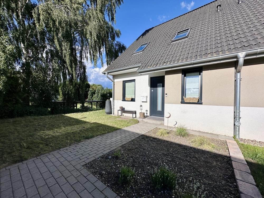 Eingangsbereich und Vorgarten