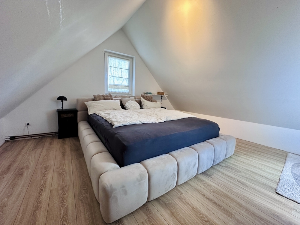 Elternschlafzimmer im Spitzboden