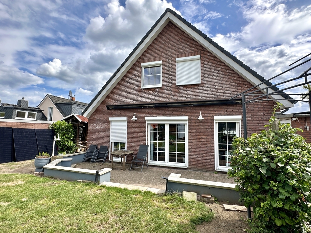 Eine Terrasse für gemütliche Stunden mit Markise