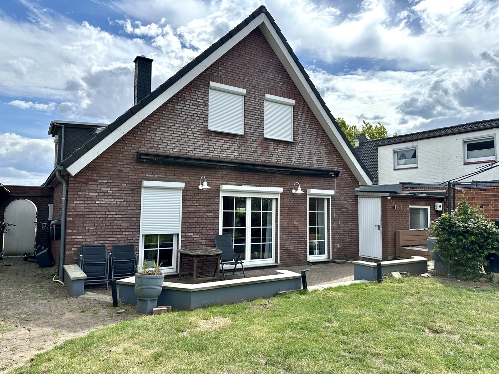 Rückseite des Hauses mit Zugang nach Vorne