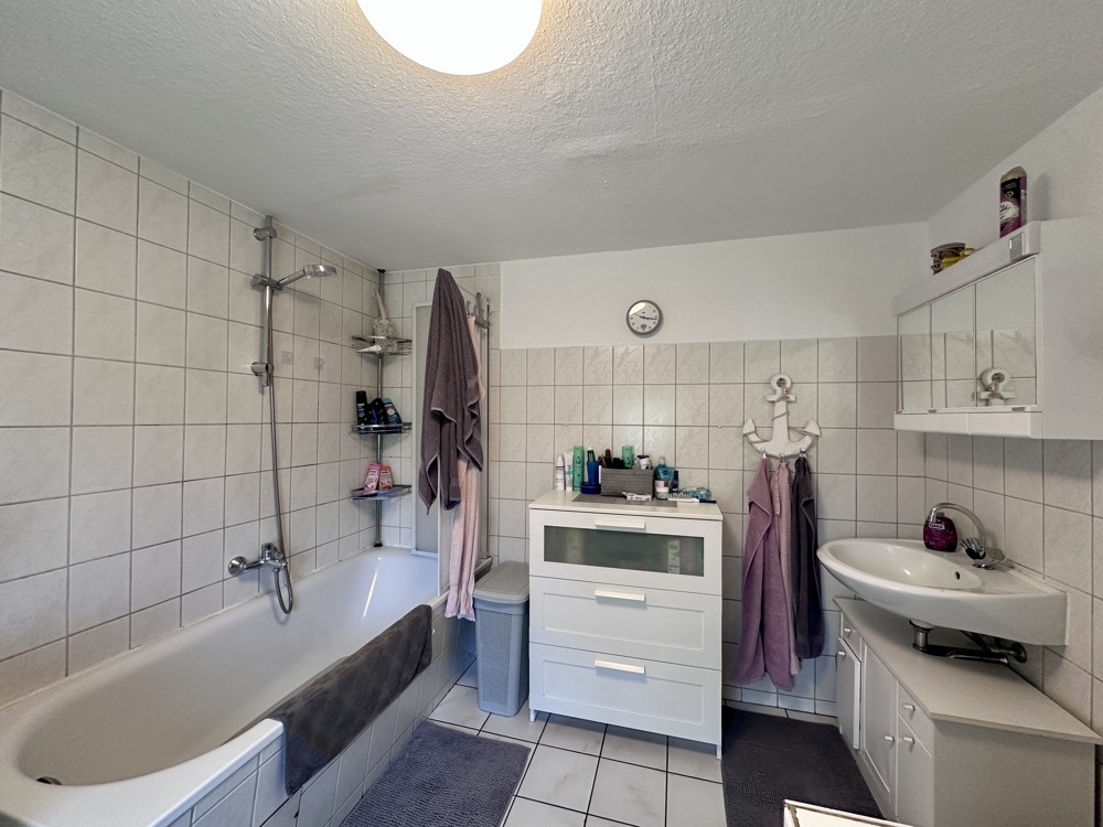 WE 3 - Wannenbad mit Fenster
