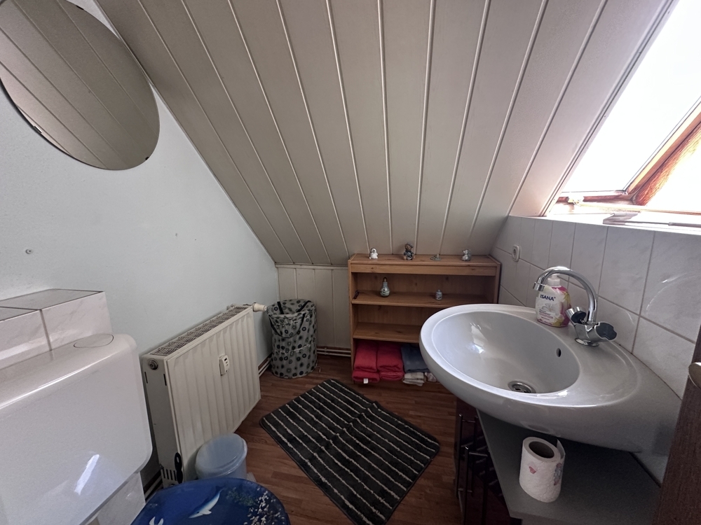 WE 3 - Kleine Toilette im DG