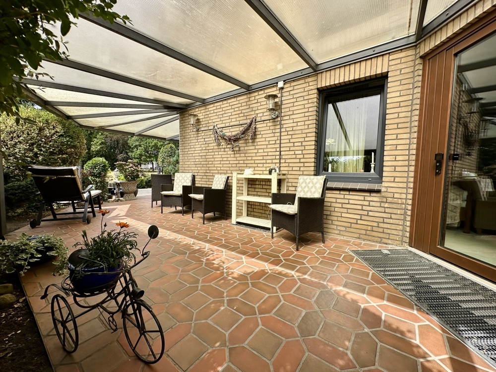 A : Barriefreier Zugang über die Terrasse