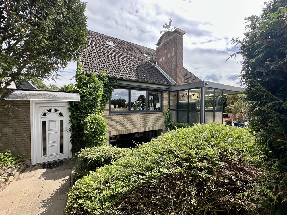 A : Zugang zur Garage aus dem Garten