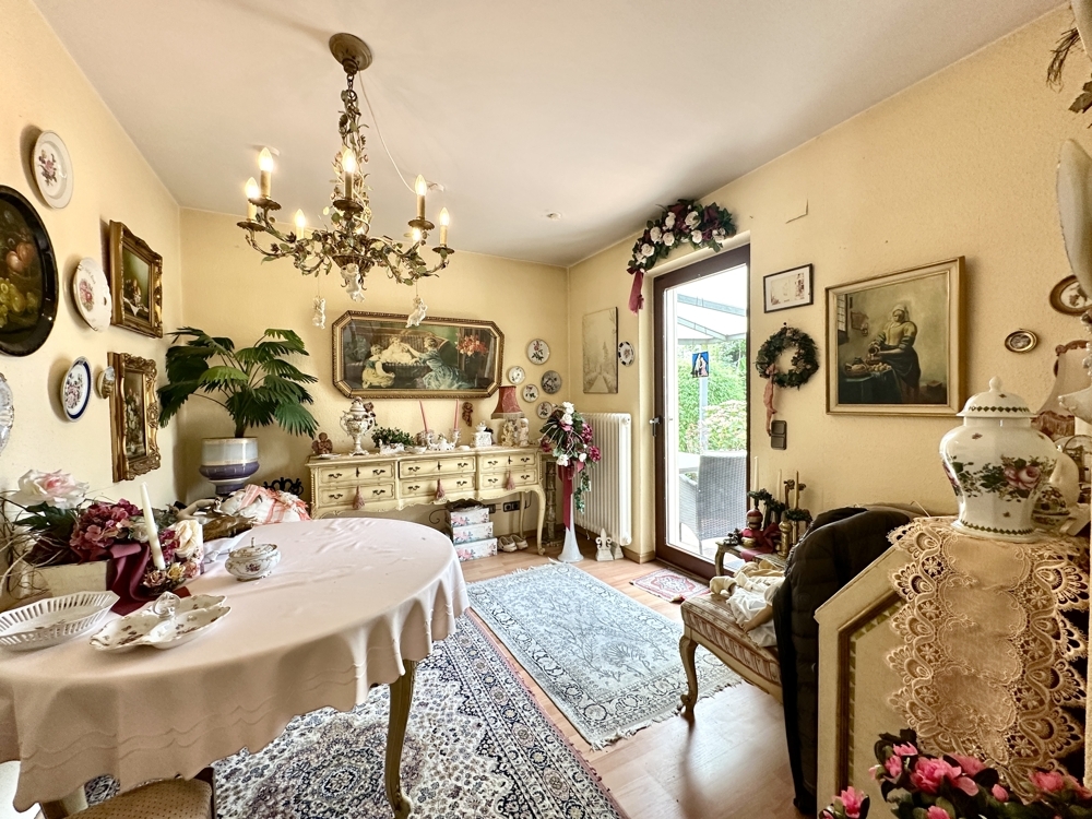 EG : Kleines Nebenzimmer und Zugang zur Terrasse