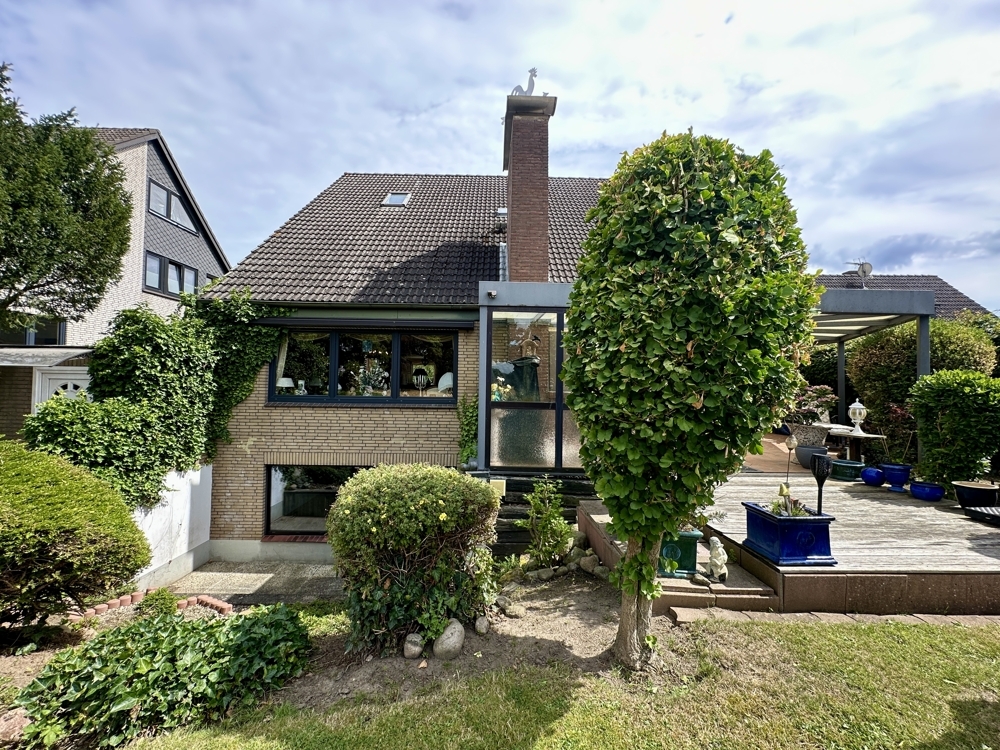 A : Rückansicht des Hauses