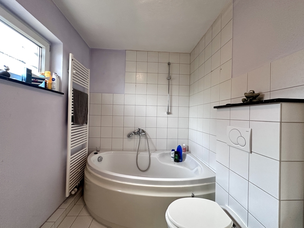 Modernes Wannenbad